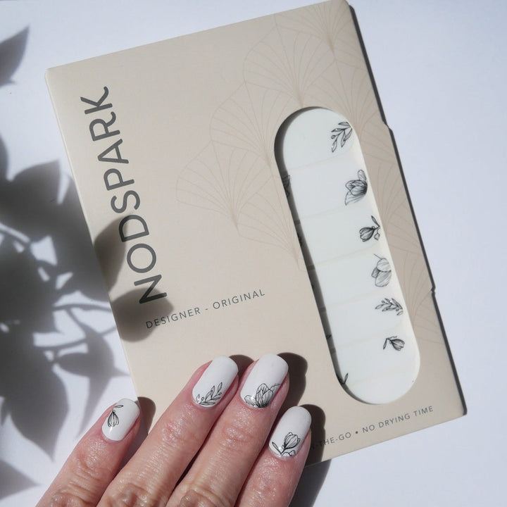 Monochrome Floral Lines Manicure