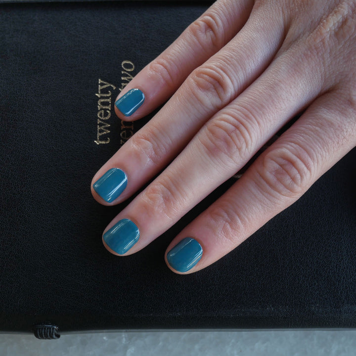 Classic Peacock Teal Nail Wrap Manicure