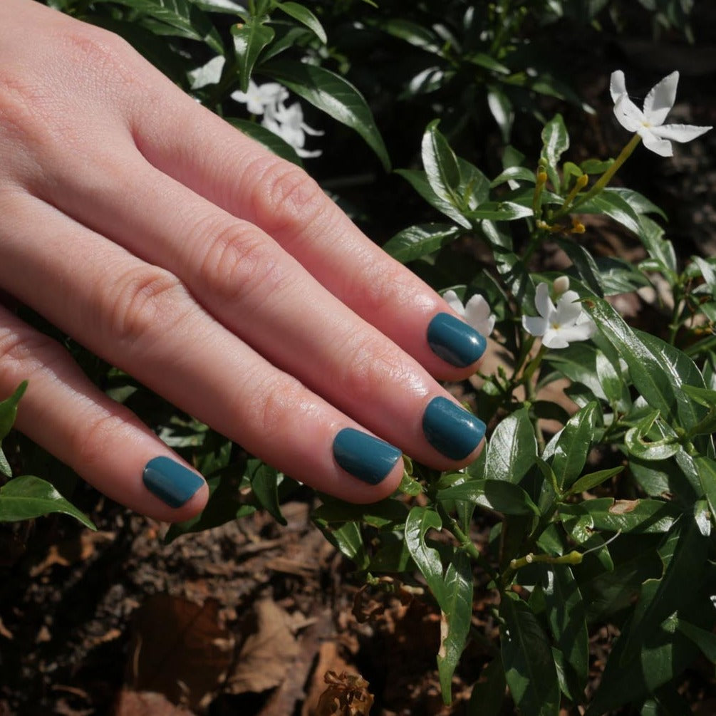 Classic Peacock Teal Nail Wrap Manicure
