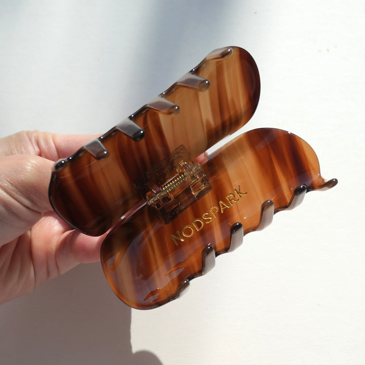 The Brown Conch Hair Claw